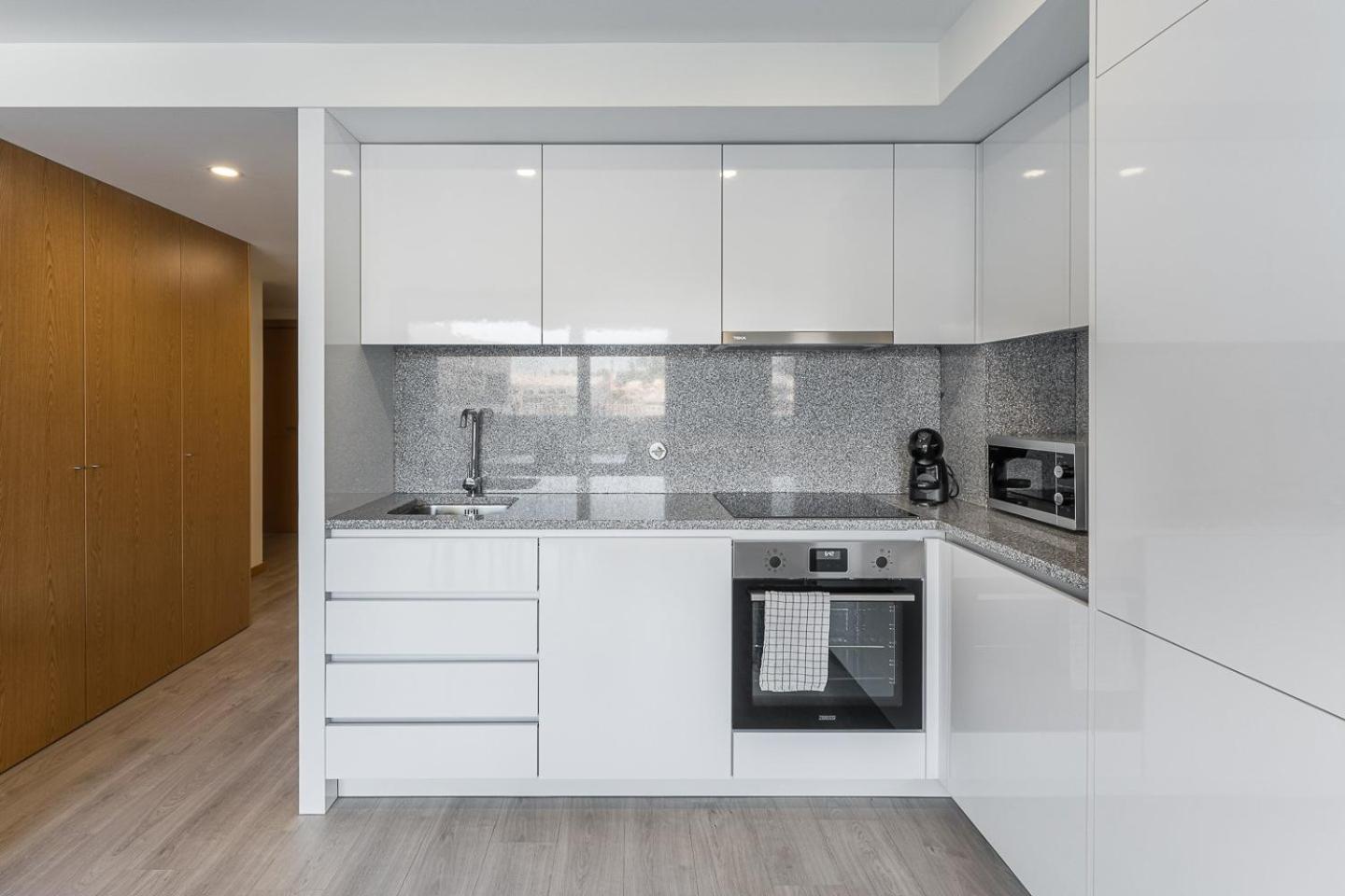 포르투 Guestready - Sleek Monochromatic In Bonfim 아파트 외부 사진